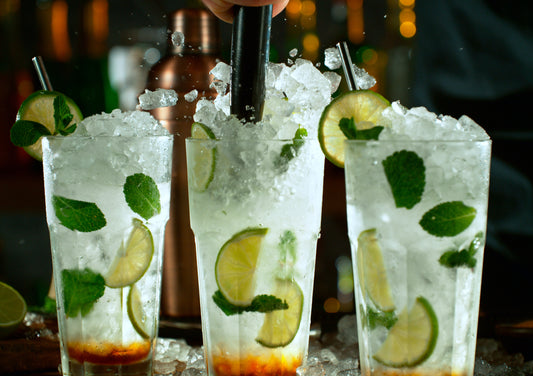 classic mojito recipe three cocktails in glasses with crushed ice and limes